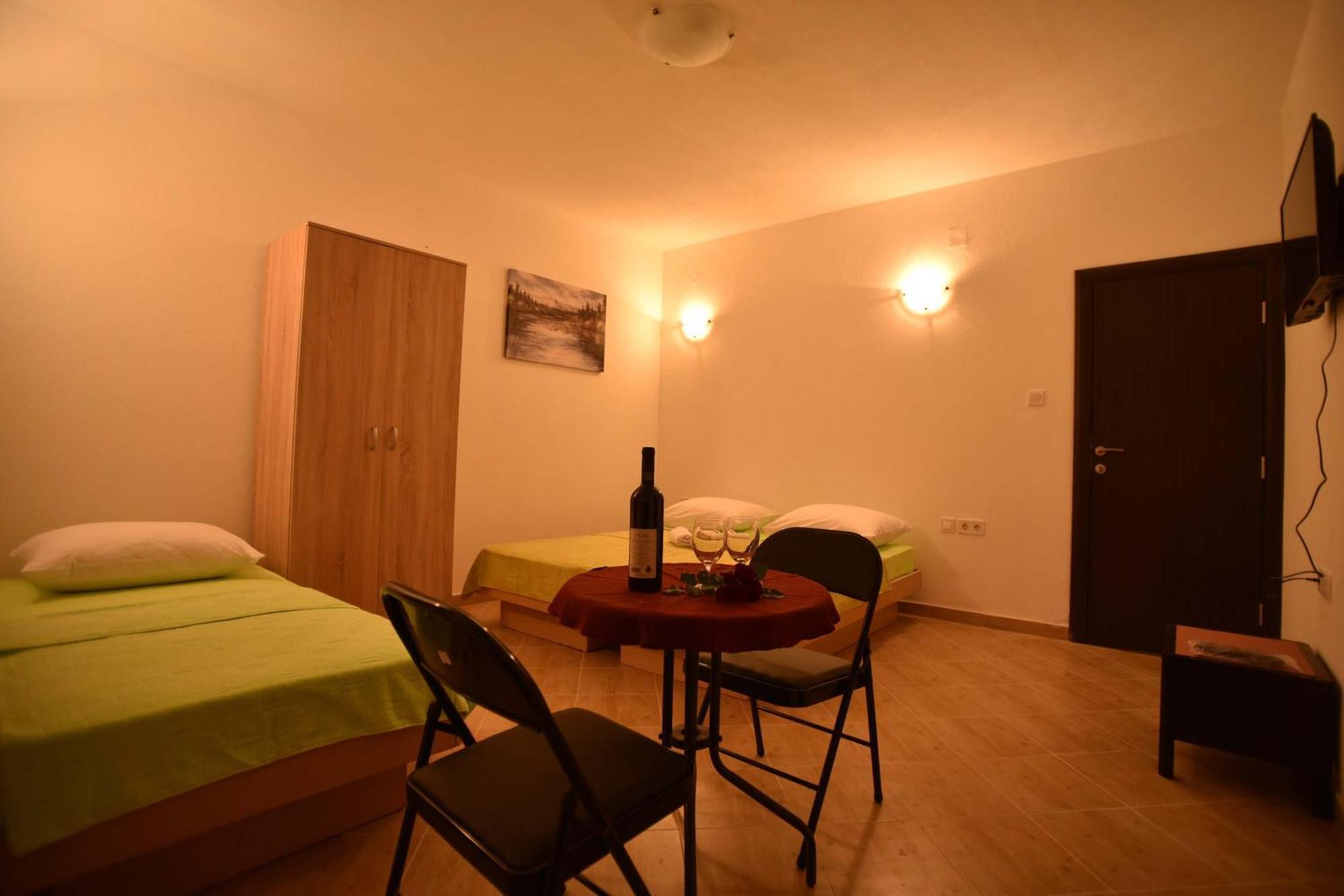 Apartmani Mihovic - Jaz บุดวา ภายนอก รูปภาพ