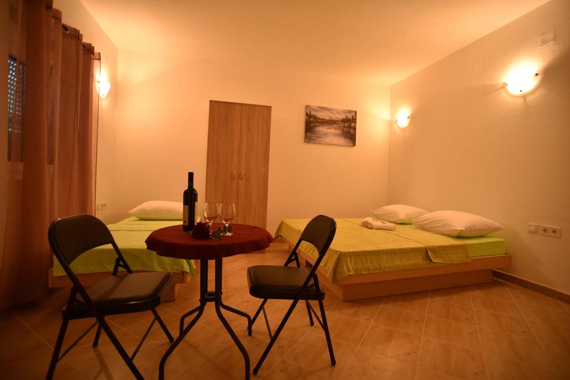 Apartmani Mihovic - Jaz บุดวา ภายนอก รูปภาพ