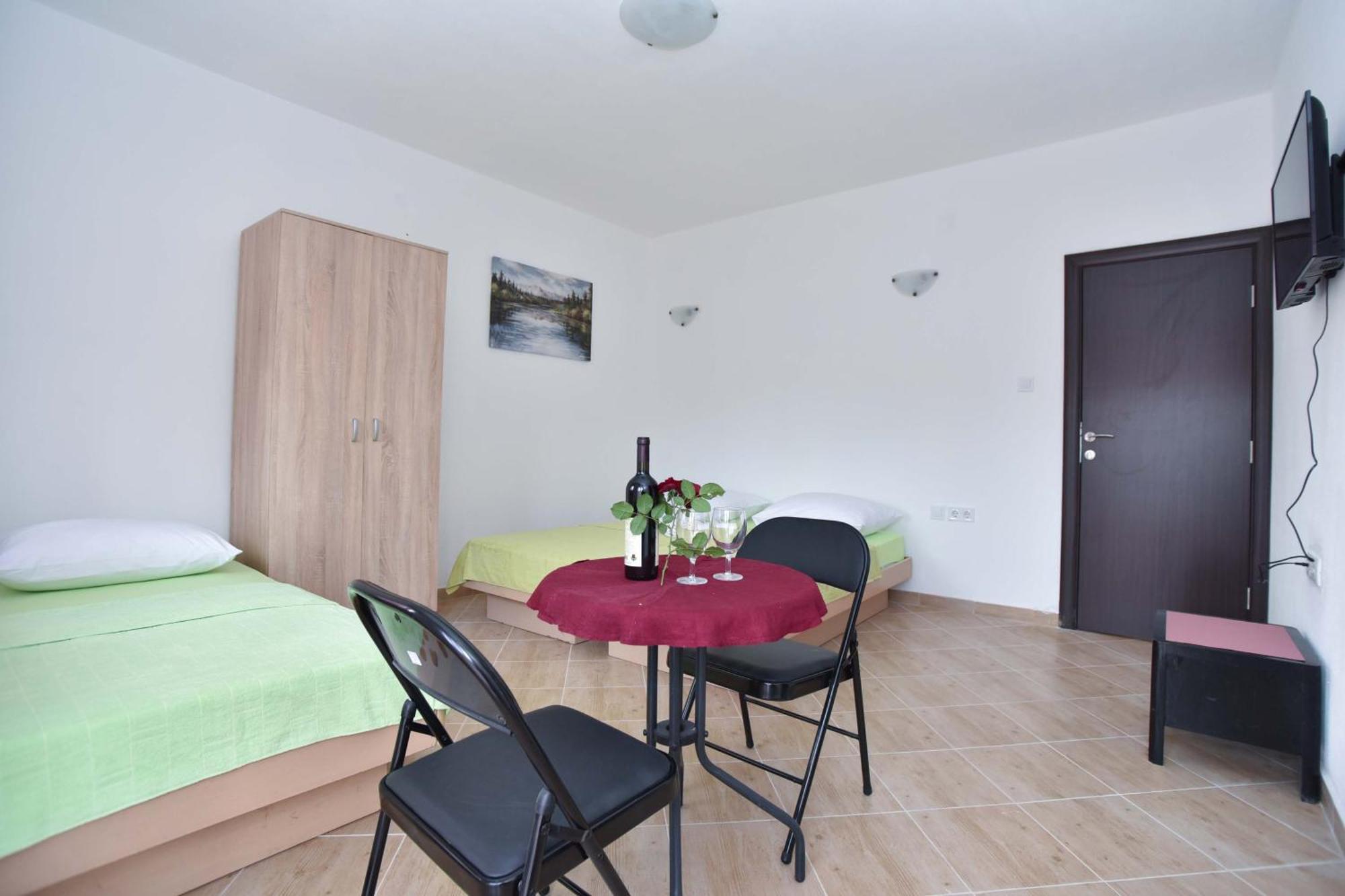 Apartmani Mihovic - Jaz บุดวา ภายนอก รูปภาพ