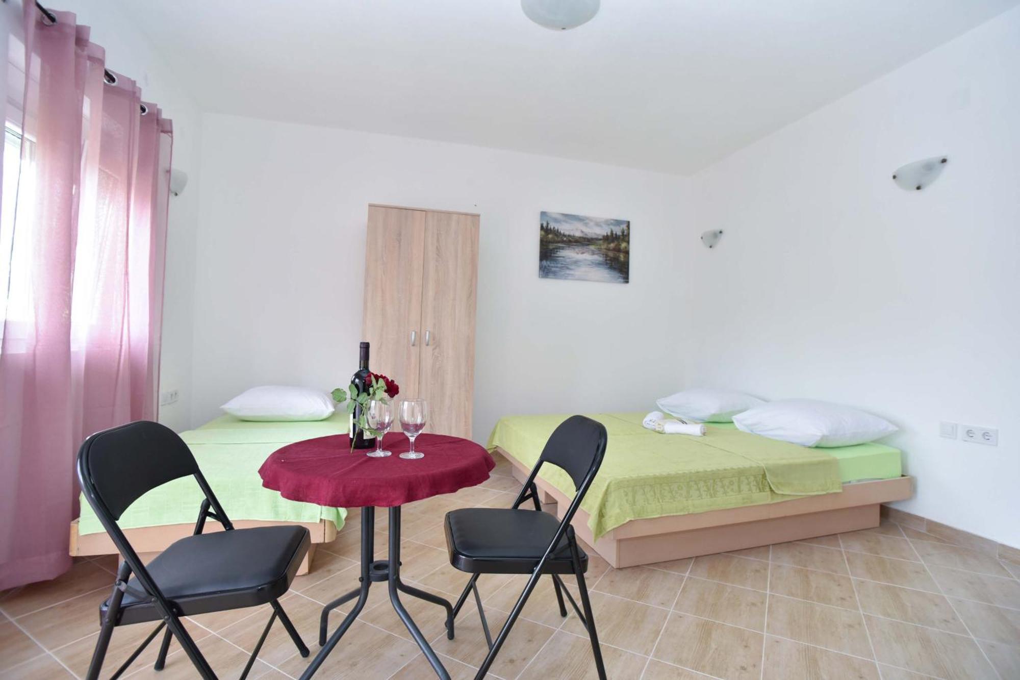 Apartmani Mihovic - Jaz บุดวา ภายนอก รูปภาพ