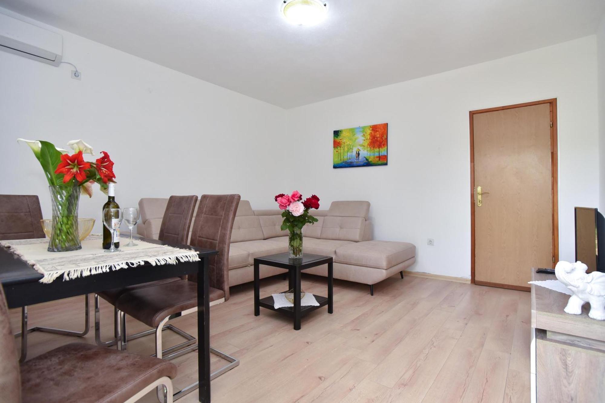 Apartmani Mihovic - Jaz บุดวา ภายนอก รูปภาพ