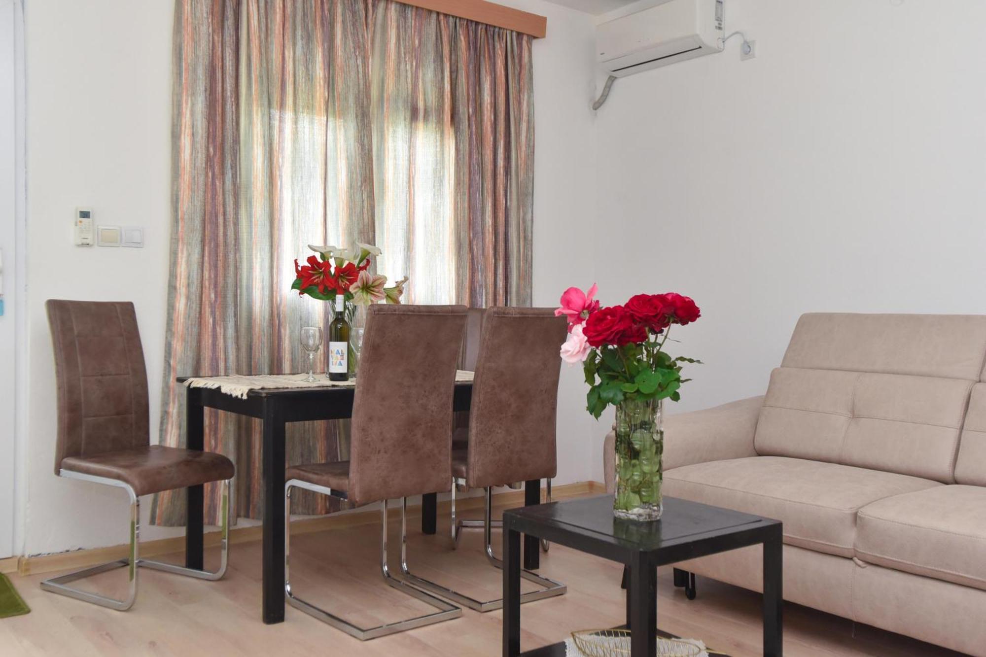 Apartmani Mihovic - Jaz บุดวา ภายนอก รูปภาพ