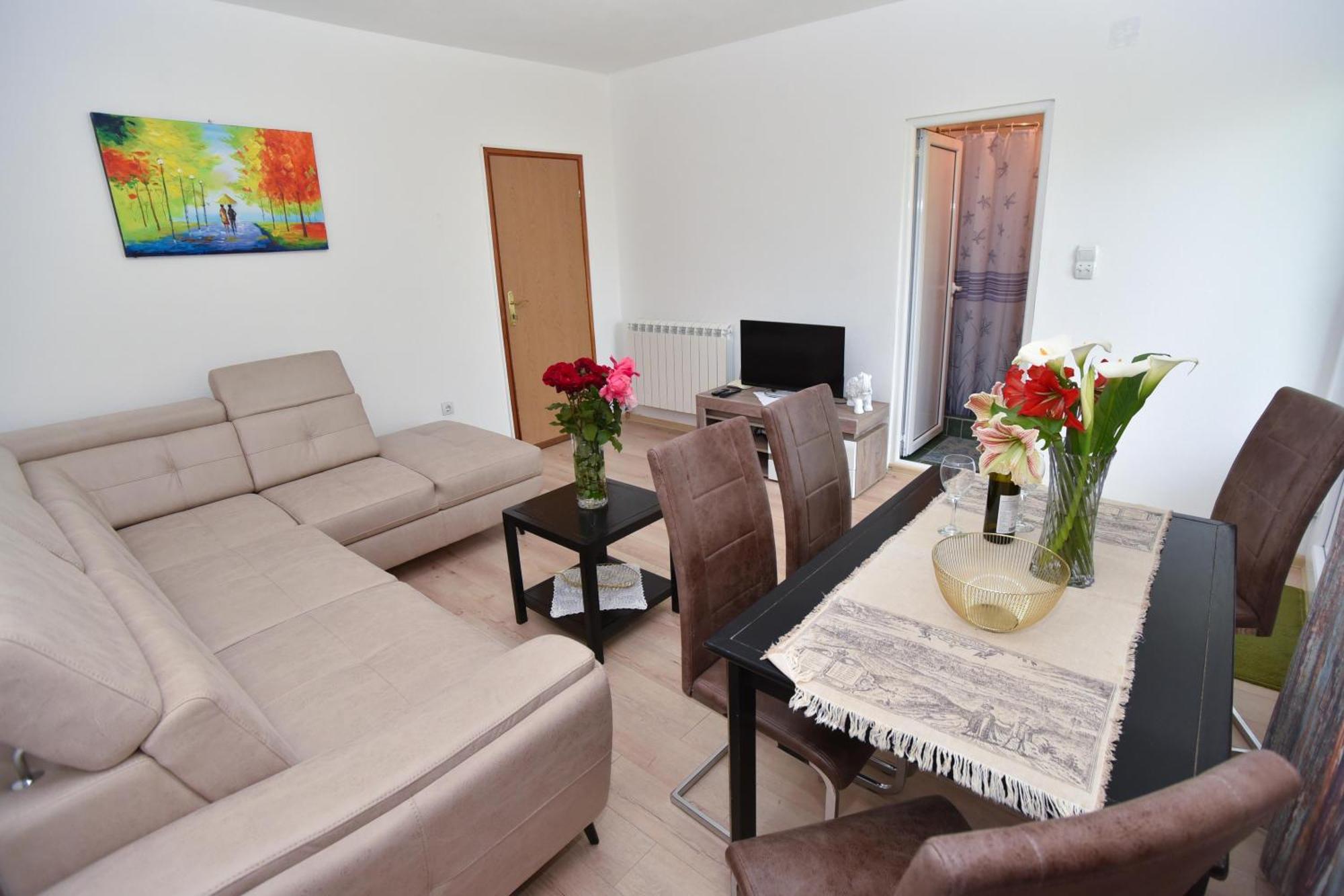 Apartmani Mihovic - Jaz บุดวา ภายนอก รูปภาพ