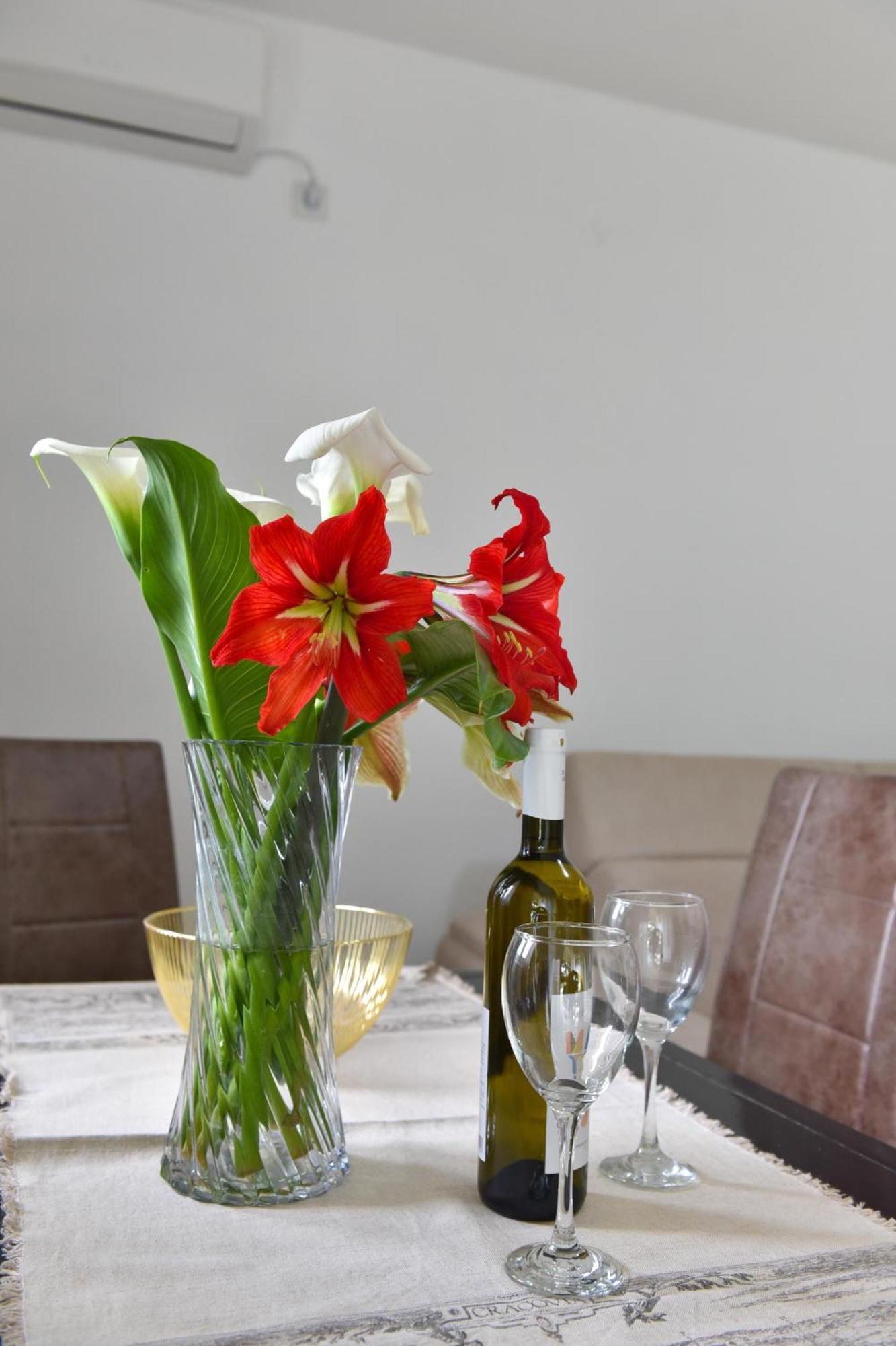 Apartmani Mihovic - Jaz บุดวา ภายนอก รูปภาพ
