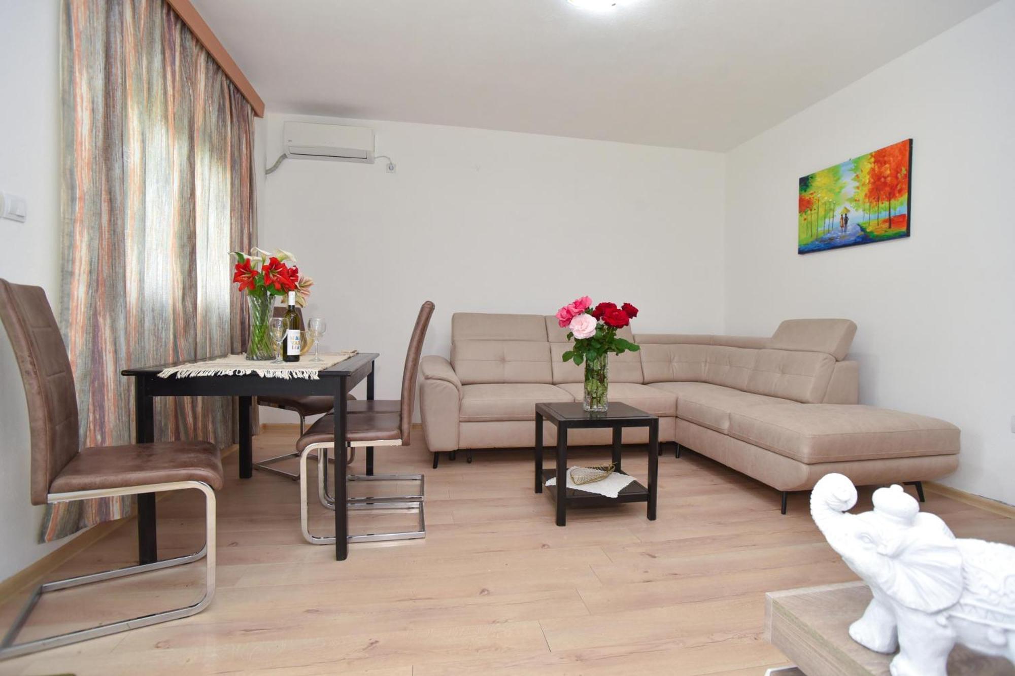 Apartmani Mihovic - Jaz บุดวา ภายนอก รูปภาพ